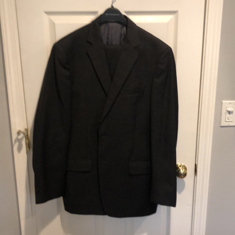 Joseph Abnoud dark gray suit size 42L jacket 34,34 inseam pants